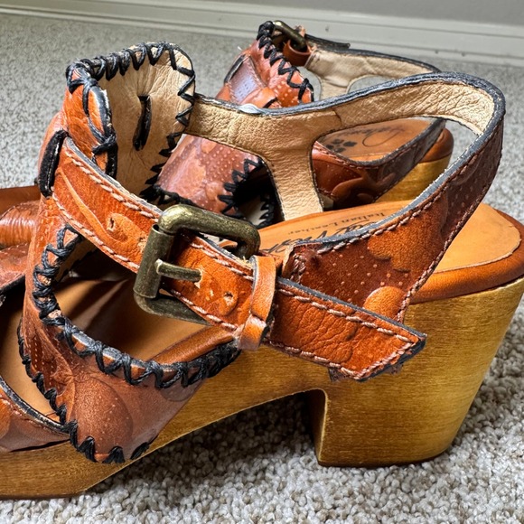 Patricia Nash Italian Leather Floral Embossed Size  Wood Block Heel Sandals - Picture 14 of 16